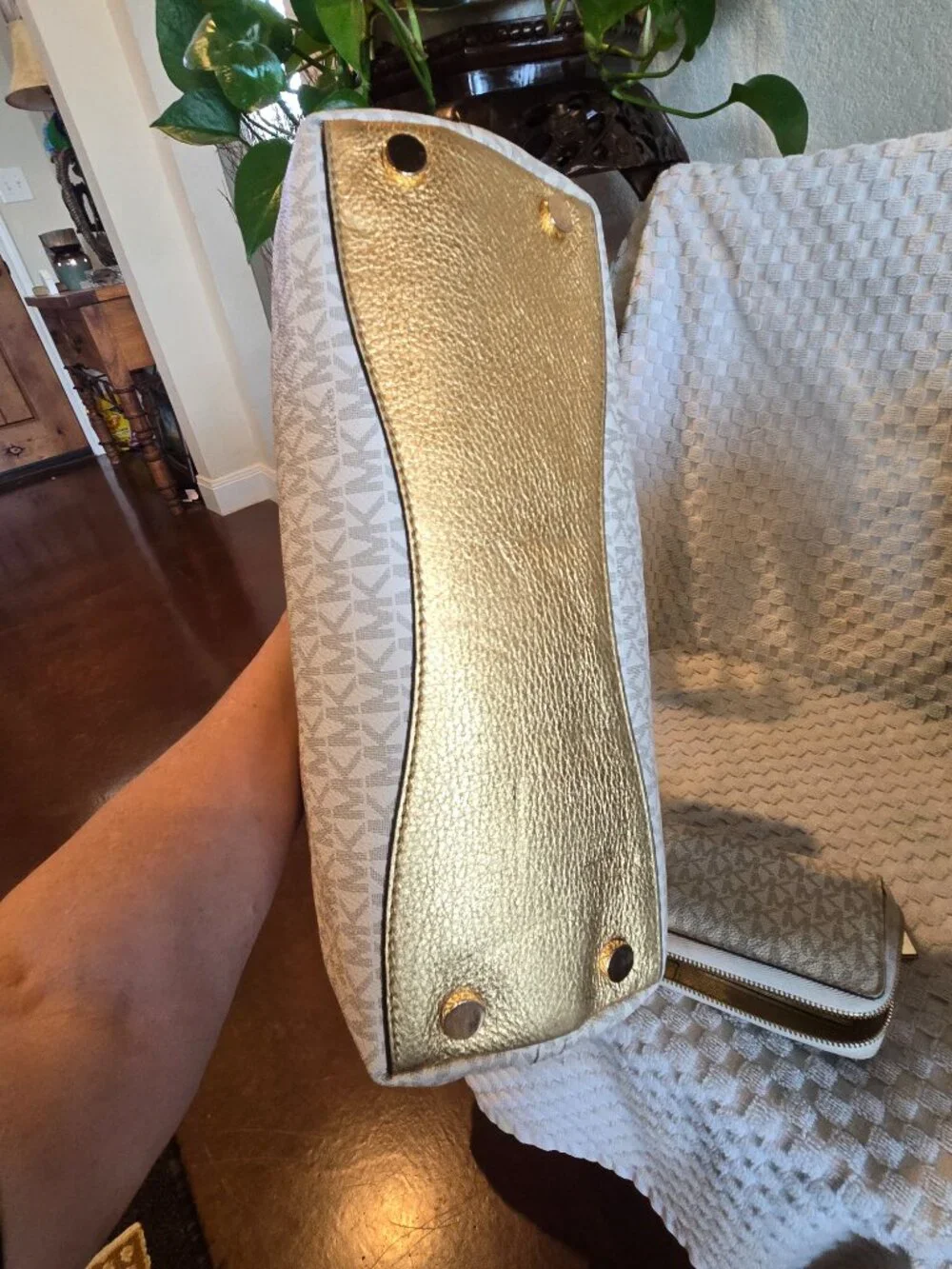 Michael Kors Raven Large Tote Beige/Gold Metallic, Zip Snap, Wallet Included